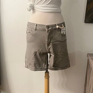 Charlie B Women's Greige Shorts